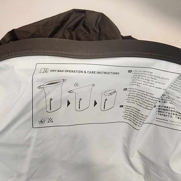 Sea to Summit Lightweight Dry Bag 20L Beluga Grey - Picture 5 of 6